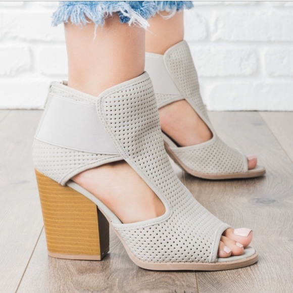 Qupid Perforated Cut Out Heel Booties Chunky Heel - Picture 4 of 4